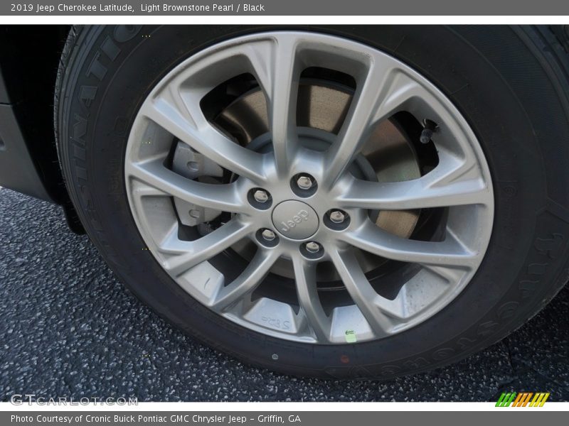 Light Brownstone Pearl / Black 2019 Jeep Cherokee Latitude