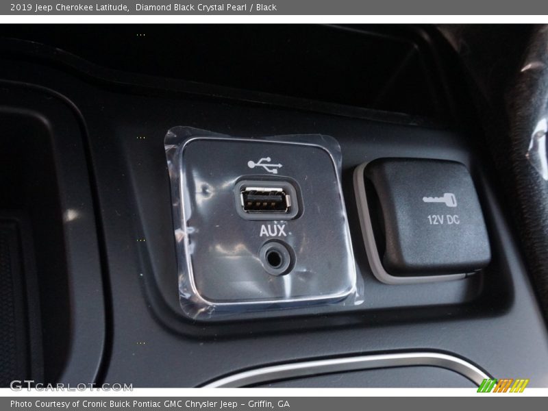 Diamond Black Crystal Pearl / Black 2019 Jeep Cherokee Latitude