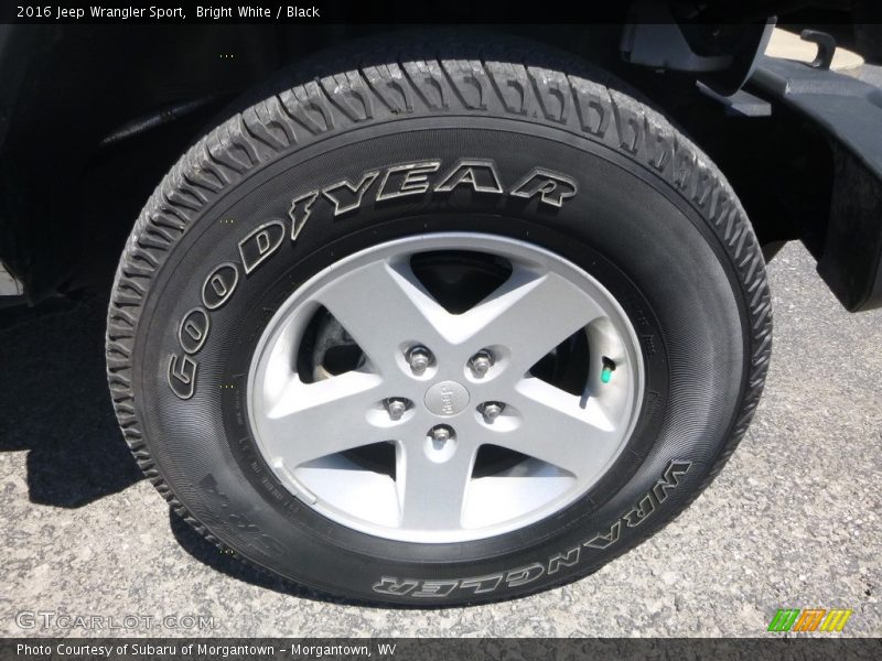 Bright White / Black 2016 Jeep Wrangler Sport