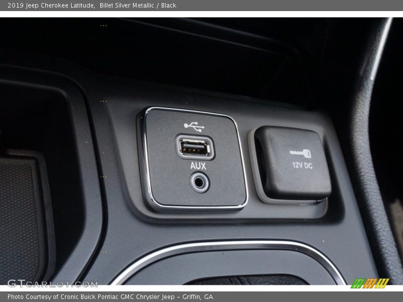 Billet Silver Metallic / Black 2019 Jeep Cherokee Latitude