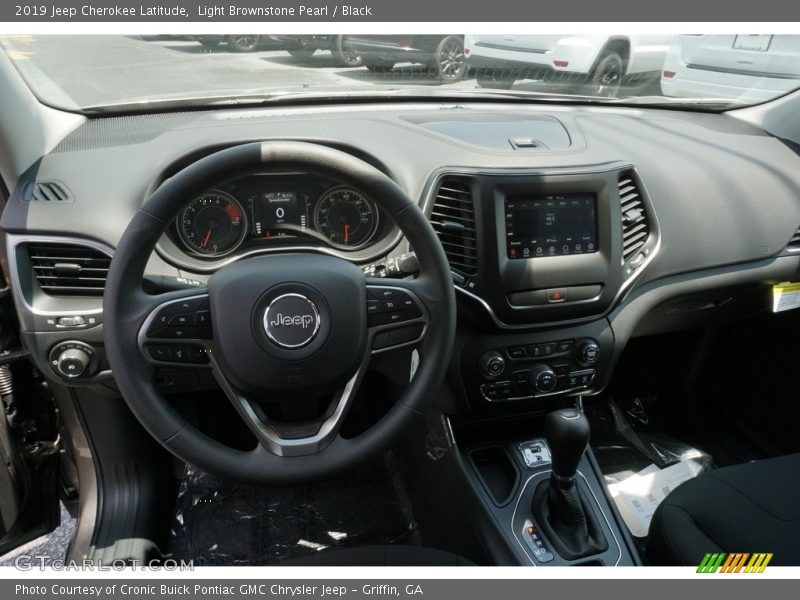 Light Brownstone Pearl / Black 2019 Jeep Cherokee Latitude