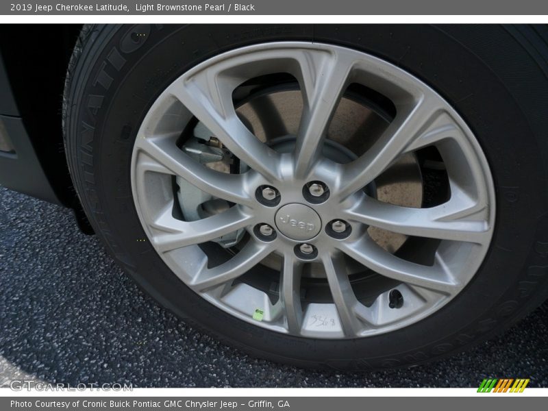 Light Brownstone Pearl / Black 2019 Jeep Cherokee Latitude