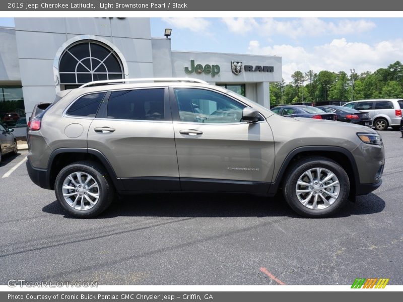 Light Brownstone Pearl / Black 2019 Jeep Cherokee Latitude
