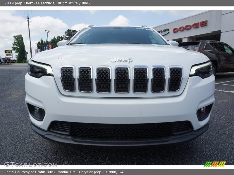 Bright White / Black 2019 Jeep Cherokee Latitude