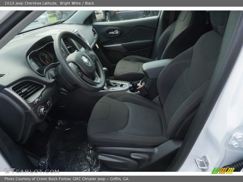 Bright White / Black 2019 Jeep Cherokee Latitude