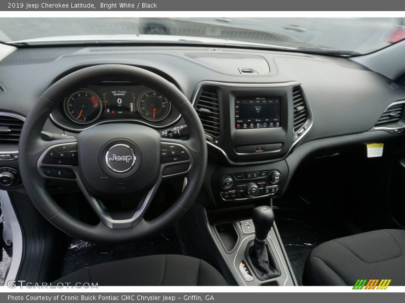 Bright White / Black 2019 Jeep Cherokee Latitude