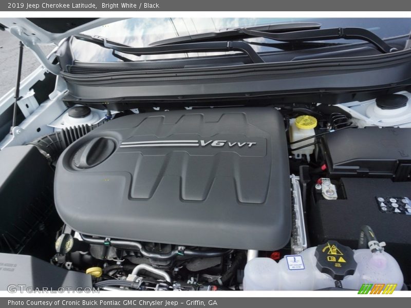 Bright White / Black 2019 Jeep Cherokee Latitude