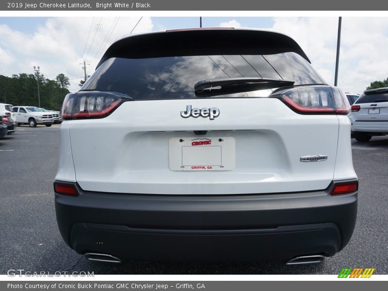 Bright White / Black 2019 Jeep Cherokee Latitude