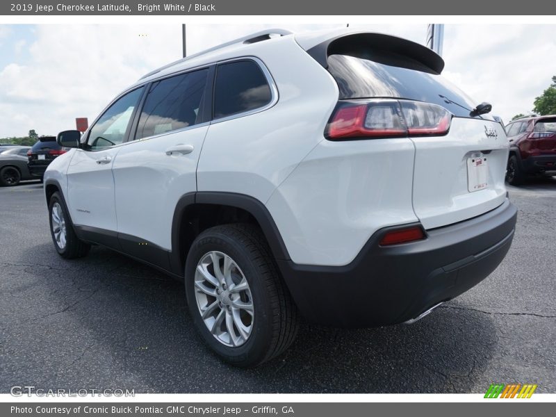 Bright White / Black 2019 Jeep Cherokee Latitude