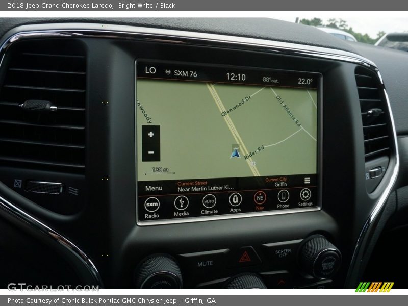Bright White / Black 2018 Jeep Grand Cherokee Laredo