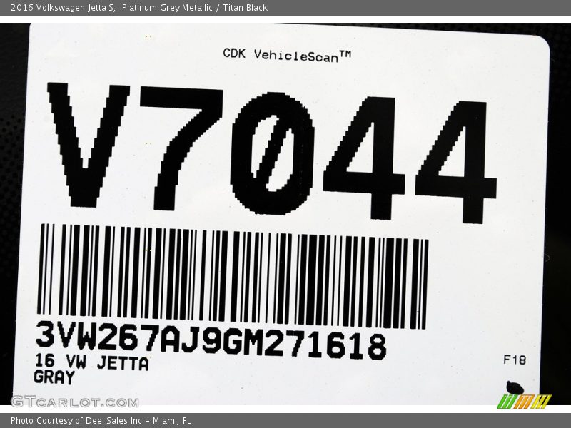 Platinum Grey Metallic / Titan Black 2016 Volkswagen Jetta S