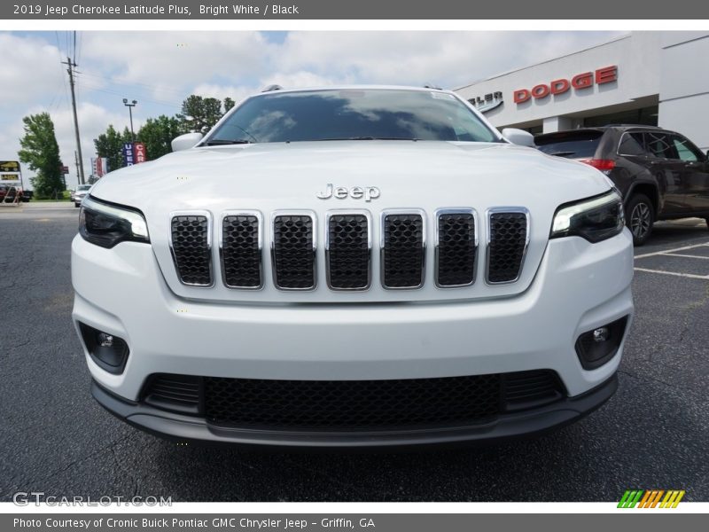 Bright White / Black 2019 Jeep Cherokee Latitude Plus