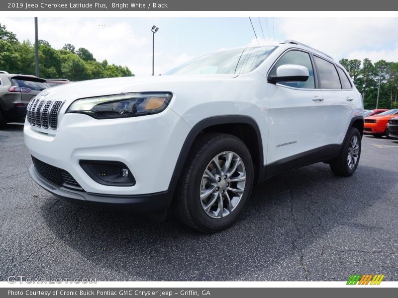 Bright White / Black 2019 Jeep Cherokee Latitude Plus