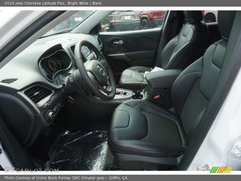 Bright White / Black 2019 Jeep Cherokee Latitude Plus