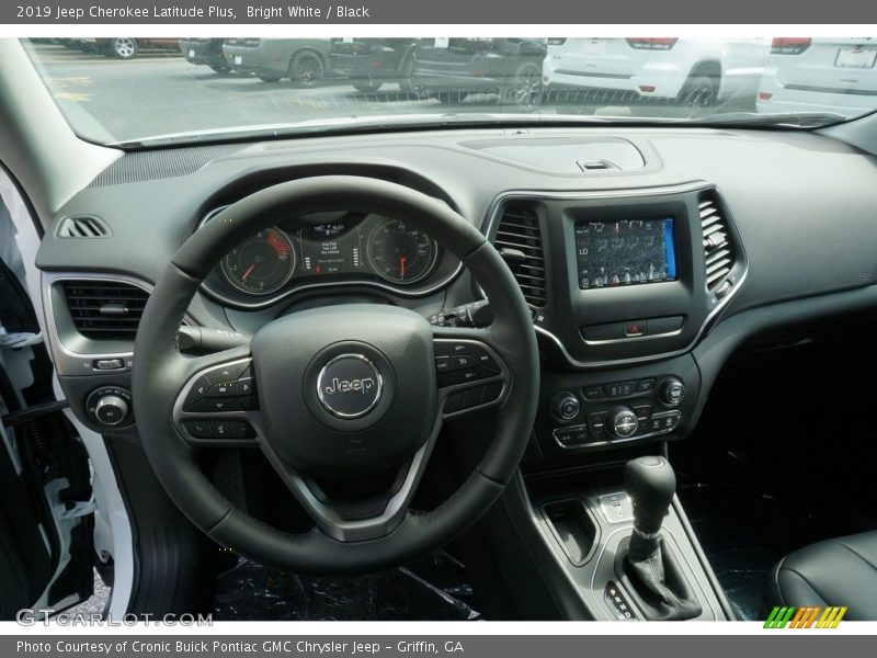 Bright White / Black 2019 Jeep Cherokee Latitude Plus