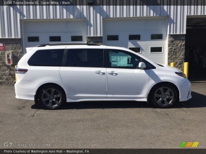 Super White / Black 2018 Toyota Sienna SE