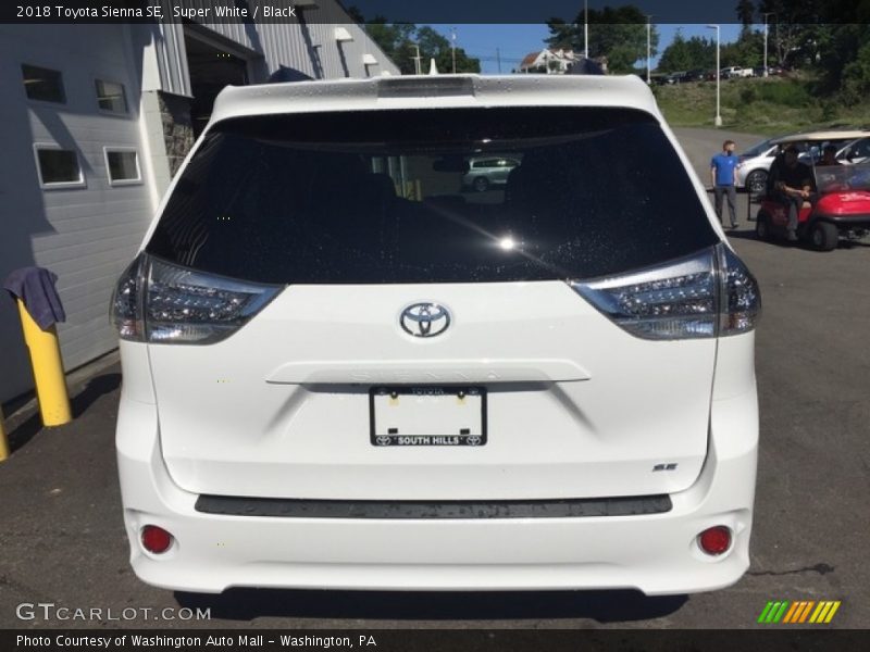 Super White / Black 2018 Toyota Sienna SE