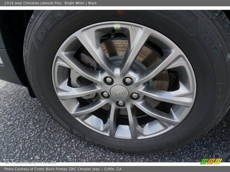 Bright White / Black 2019 Jeep Cherokee Latitude Plus