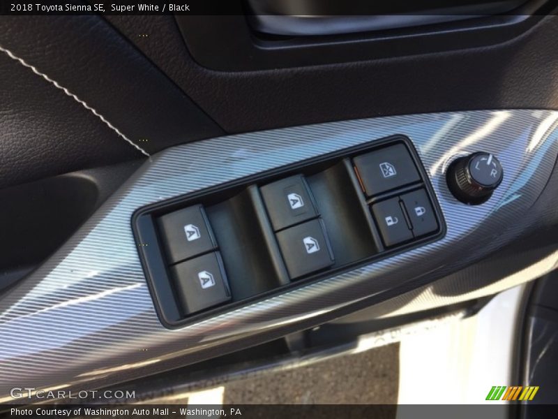 Super White / Black 2018 Toyota Sienna SE