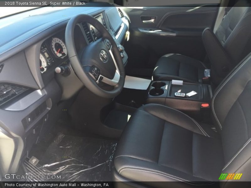 Super White / Black 2018 Toyota Sienna SE