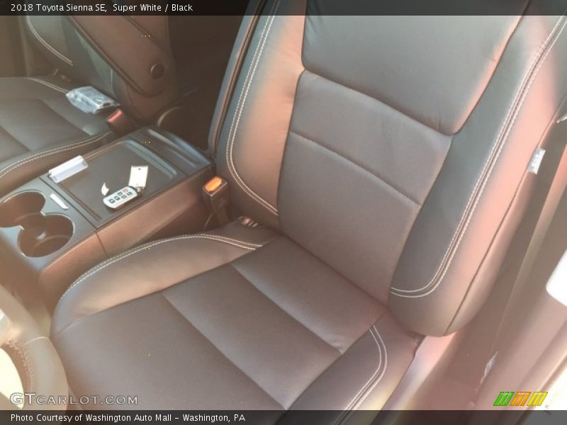 Super White / Black 2018 Toyota Sienna SE