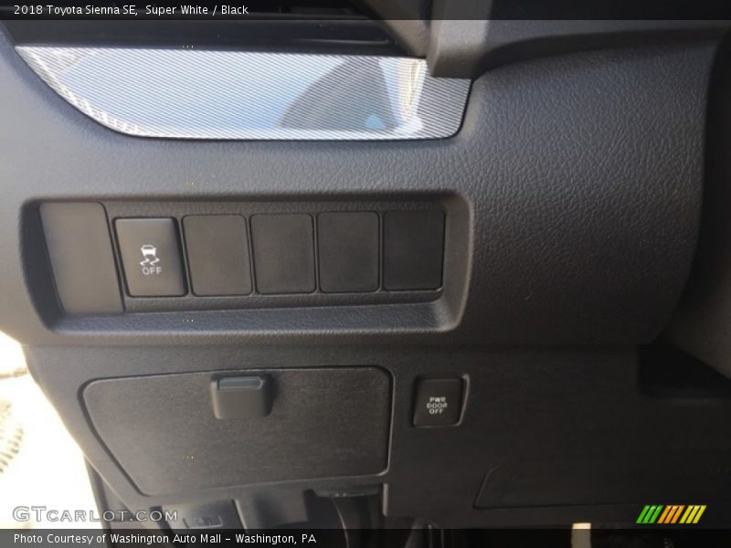 Super White / Black 2018 Toyota Sienna SE
