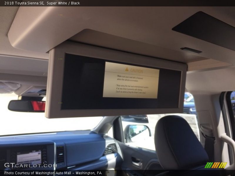 Super White / Black 2018 Toyota Sienna SE