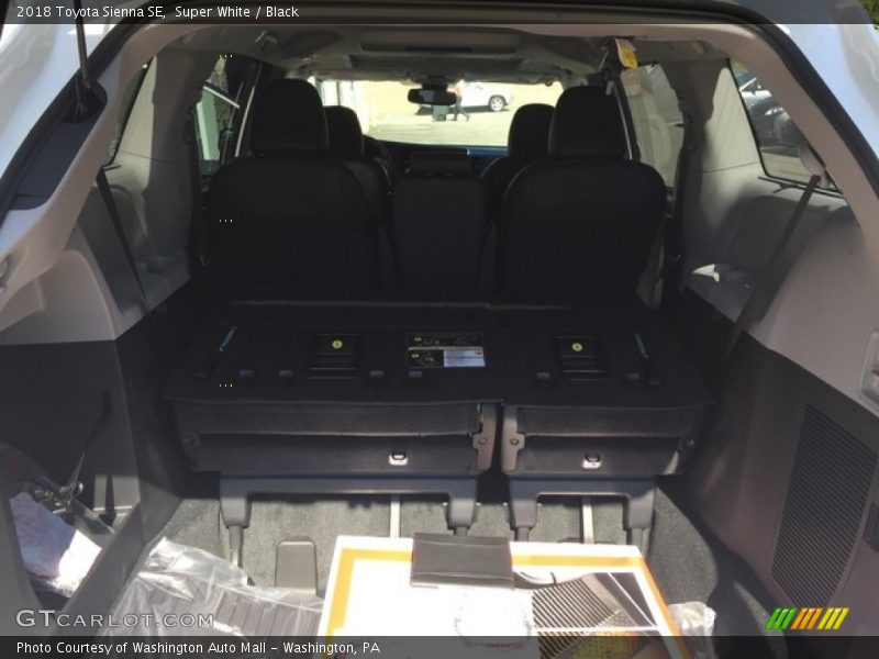 Super White / Black 2018 Toyota Sienna SE