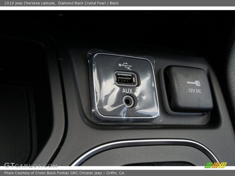 Diamond Black Crystal Pearl / Black 2019 Jeep Cherokee Latitude