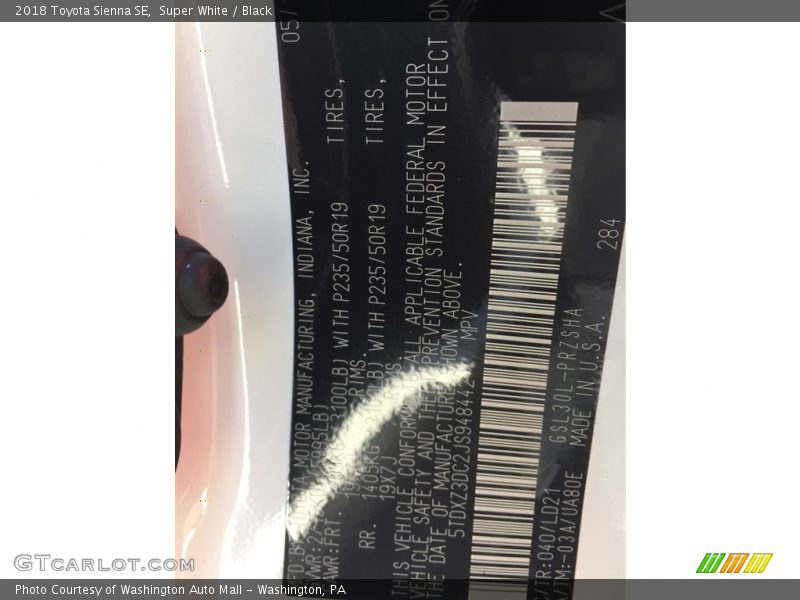 Super White / Black 2018 Toyota Sienna SE