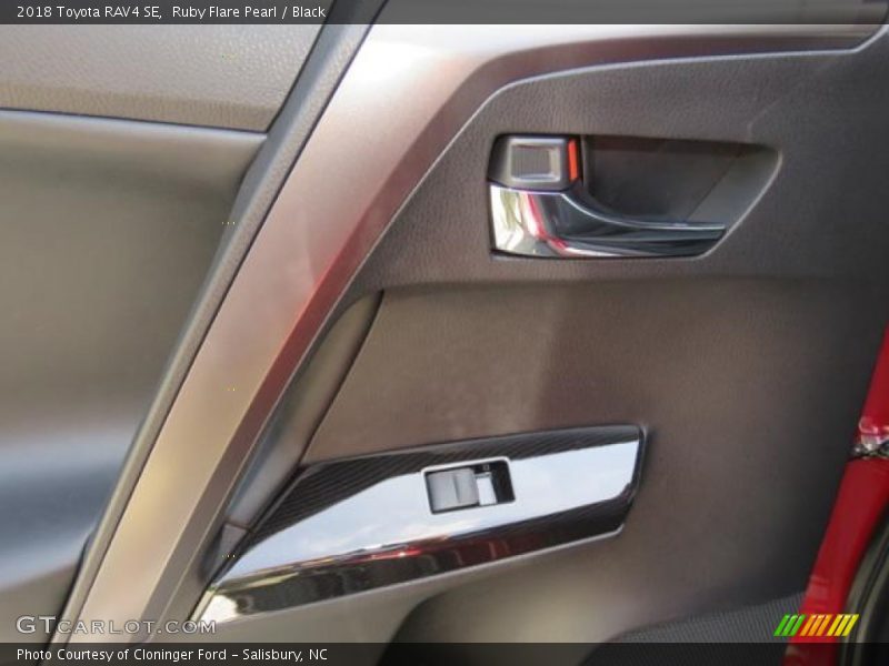 Ruby Flare Pearl / Black 2018 Toyota RAV4 SE