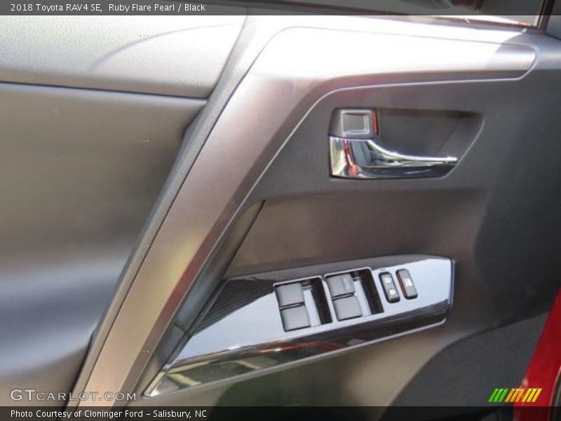 Ruby Flare Pearl / Black 2018 Toyota RAV4 SE