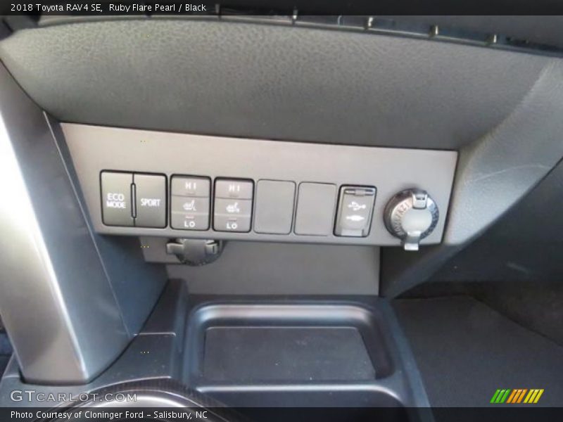 Ruby Flare Pearl / Black 2018 Toyota RAV4 SE
