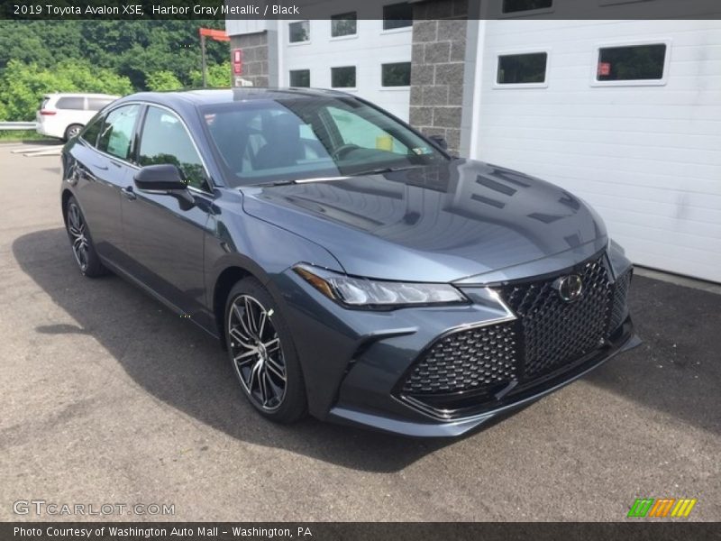 Front 3/4 View of 2019 Avalon XSE