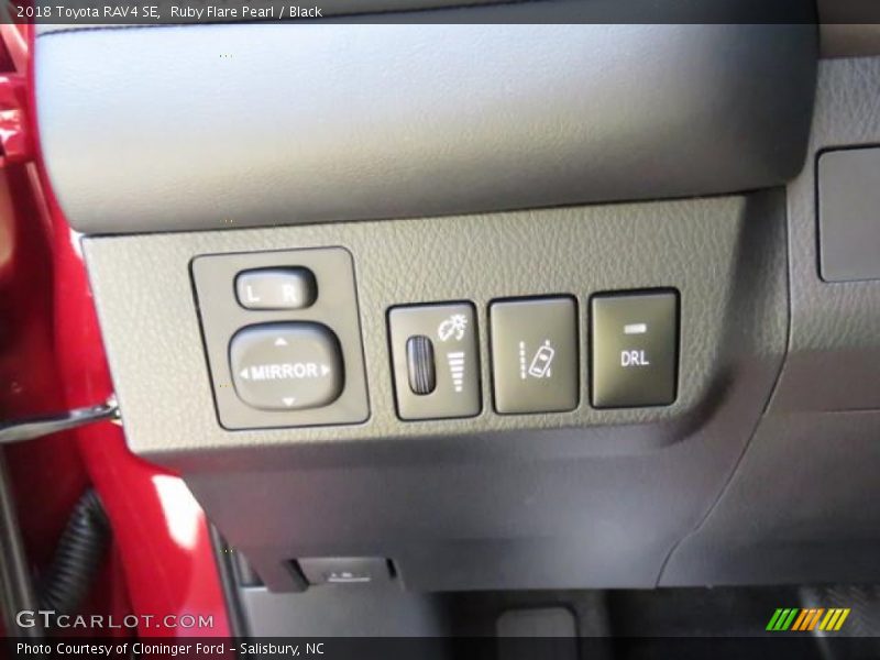 Ruby Flare Pearl / Black 2018 Toyota RAV4 SE