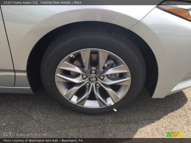Celestial Silver Metallic / Black 2019 Toyota Avalon XLE