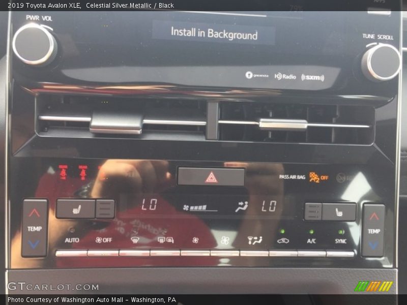 Celestial Silver Metallic / Black 2019 Toyota Avalon XLE