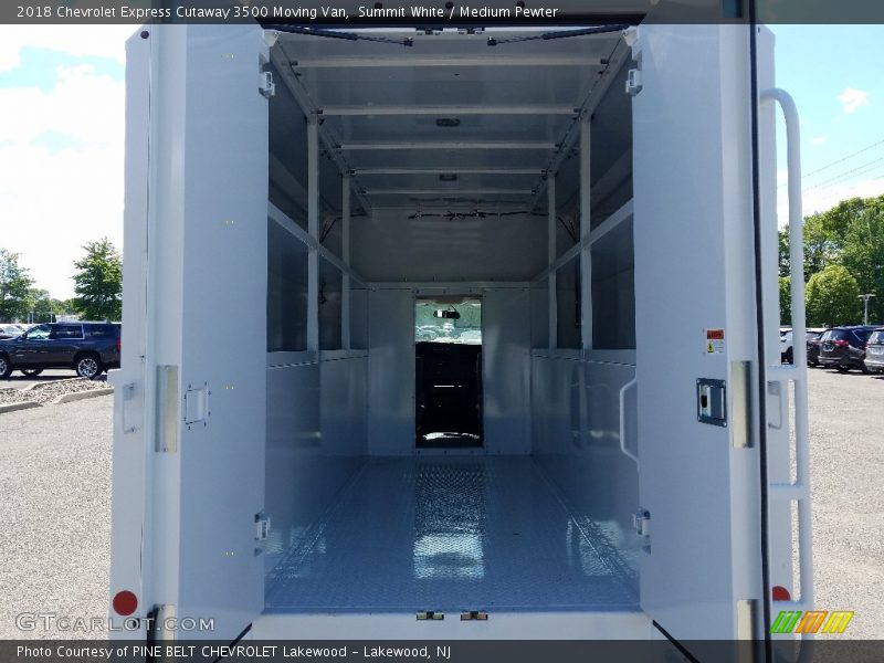 Summit White / Medium Pewter 2018 Chevrolet Express Cutaway 3500 Moving Van
