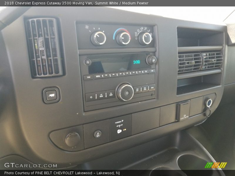 Summit White / Medium Pewter 2018 Chevrolet Express Cutaway 3500 Moving Van