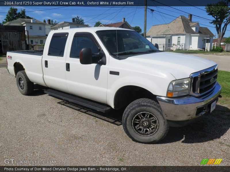 Oxford White / Medium Flint 2004 Ford F250 Super Duty XLT Crew Cab 4x4