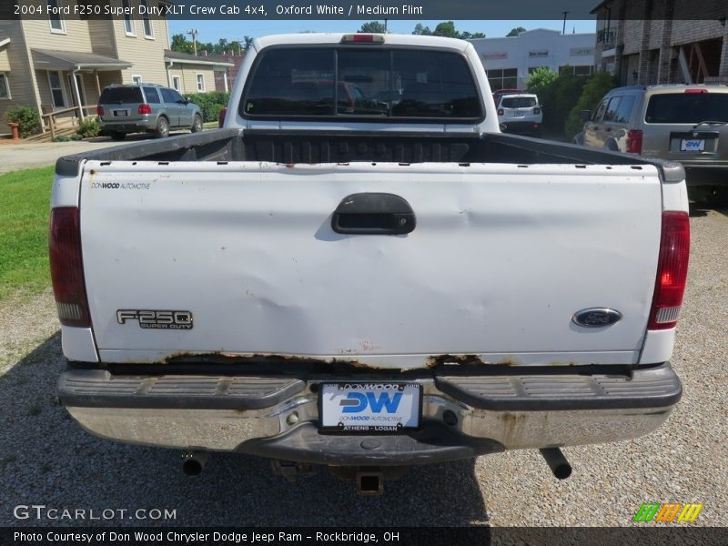 Oxford White / Medium Flint 2004 Ford F250 Super Duty XLT Crew Cab 4x4