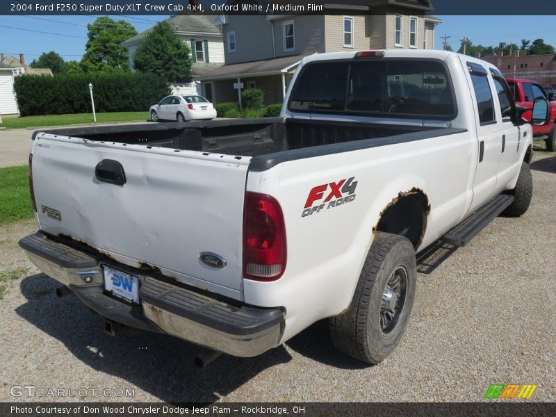 Oxford White / Medium Flint 2004 Ford F250 Super Duty XLT Crew Cab 4x4