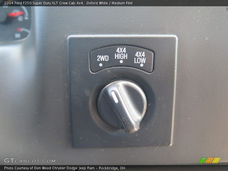 Oxford White / Medium Flint 2004 Ford F250 Super Duty XLT Crew Cab 4x4
