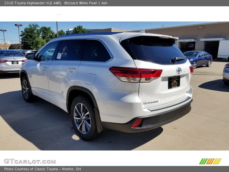 Blizzard White Pearl / Ash 2018 Toyota Highlander XLE AWD