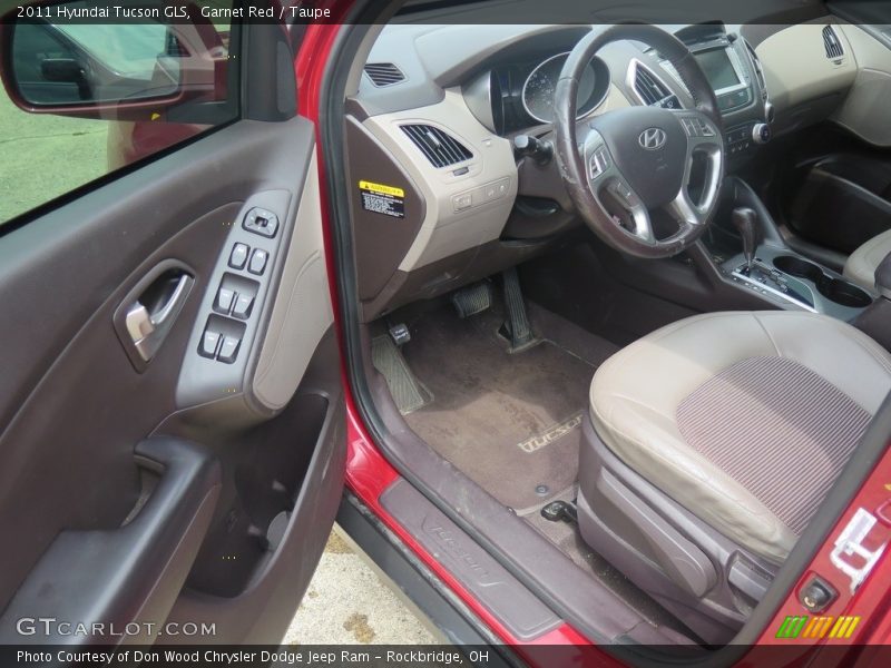 Garnet Red / Taupe 2011 Hyundai Tucson GLS