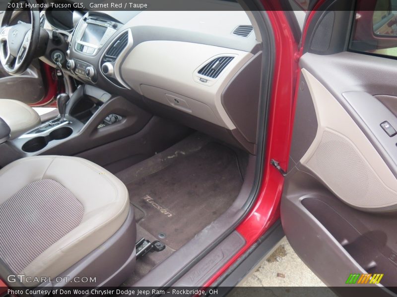 Garnet Red / Taupe 2011 Hyundai Tucson GLS