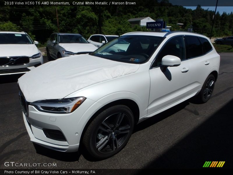 Crystal White Metallic / Maroon Brown 2018 Volvo XC60 T6 AWD Momentum