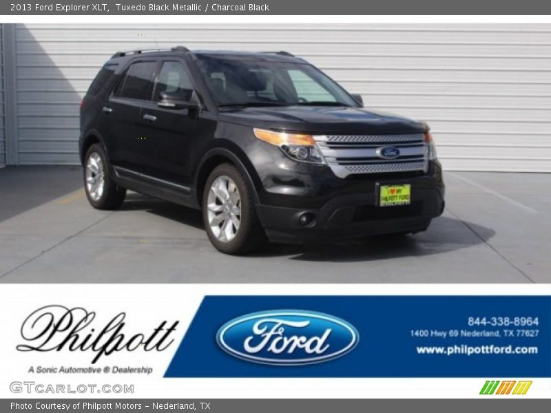 Tuxedo Black Metallic / Charcoal Black 2013 Ford Explorer XLT