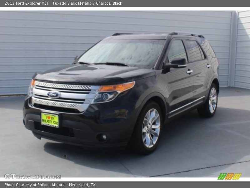 Tuxedo Black Metallic / Charcoal Black 2013 Ford Explorer XLT