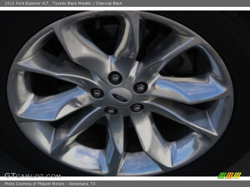 Tuxedo Black Metallic / Charcoal Black 2013 Ford Explorer XLT